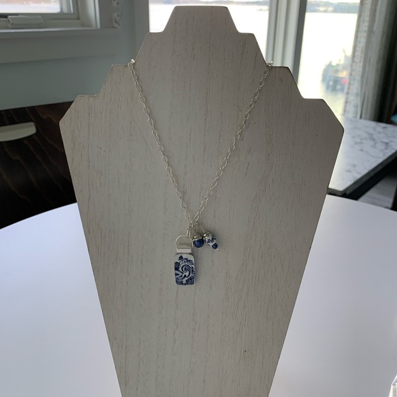 Artisan made broken china pendant. - Picture 5 of 9